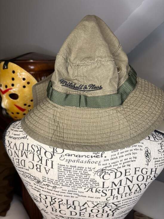 Mitchell & Ness Chicago Bulls Olive Green Boonie Bucket Hat - Picture 2 of 3